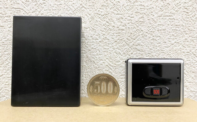 MapStation/G探偵専用バッテリーと小型PSと500円玉のサイズ比較