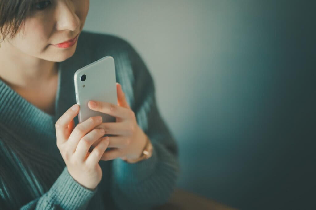 スマホ　隠す