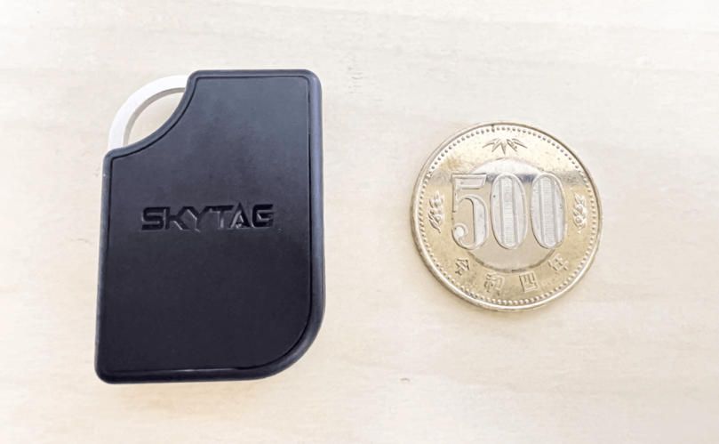 SKYTAG（スカイタグ）と500円玉のサイズ比較